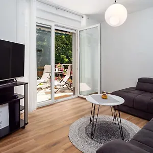https://birdsong-getaway.in-istria.net